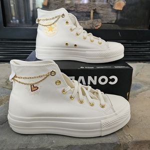 New Converse CTAS Heart Platform Sneaker Size 9.5